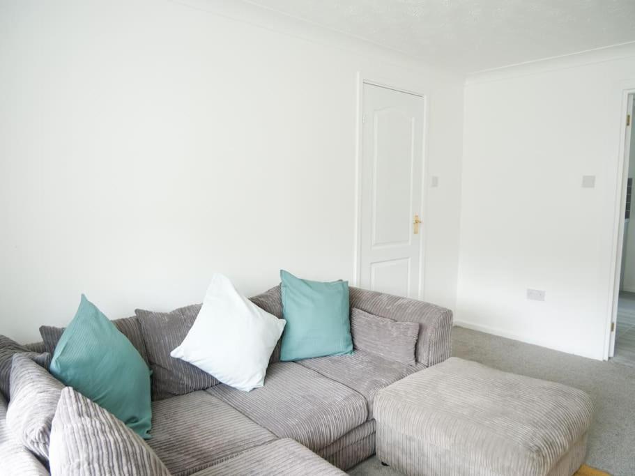 Cosy Four Bed Property With En-Suite Near To Nec Birmingham Airport And The City Kültér fotó